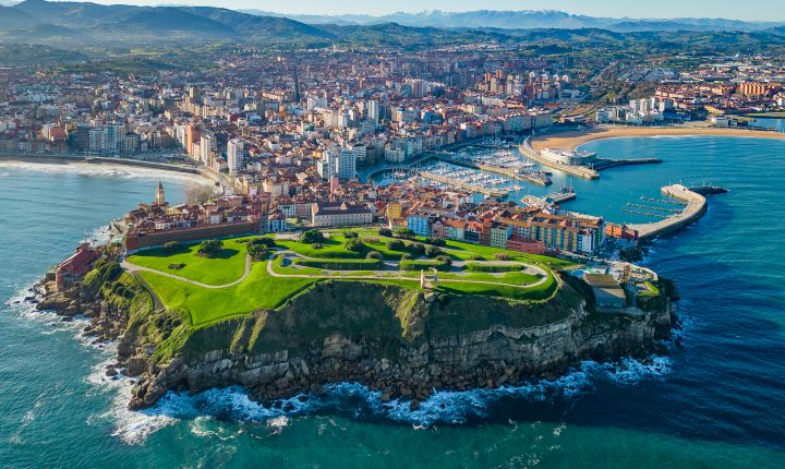 Discover how Gijón/Xixón excels in sustainable tourism, holding Biosphere Certified Gold Destination since 2013.