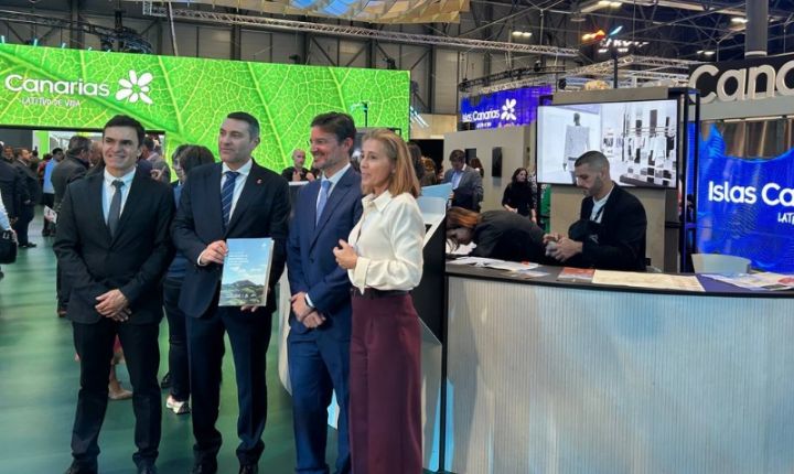 Presented at FITUR 2025, this dossier highlights sustainability initiatives in Lanzarote and La Graciosa, with Biosphere certification as a key reference.