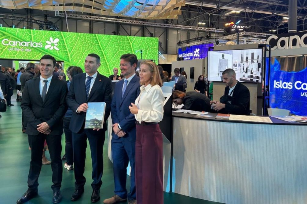 Presented at FITUR 2025, this dossier highlights sustainability initiatives in Lanzarote and La Graciosa, with Biosphere certification as a key reference.