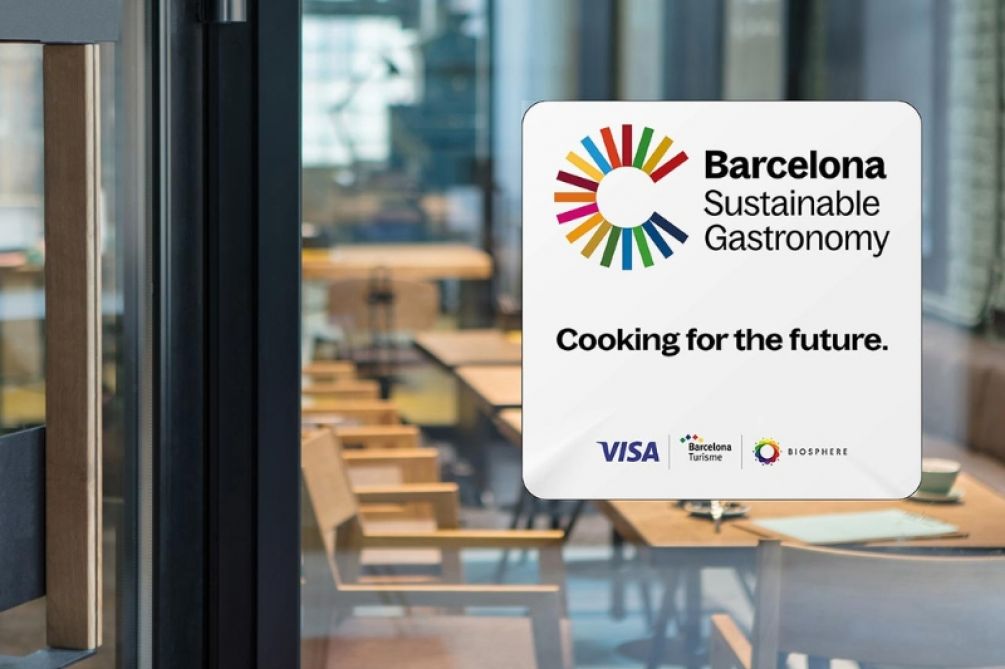 Barcelona reafirma su compromiso con la gastronomía responsable con la segunda edición de Barcelona Sustainable Gastronomy. Esta iniciativa, impulsada por VISA, Turisme de Barcelona y Biosphere Sustainable, ofrece a los restaurantes la oportunidad de obtener sin coste un distintivo de sostenibilidad y participar en una campaña de promoción internacional.